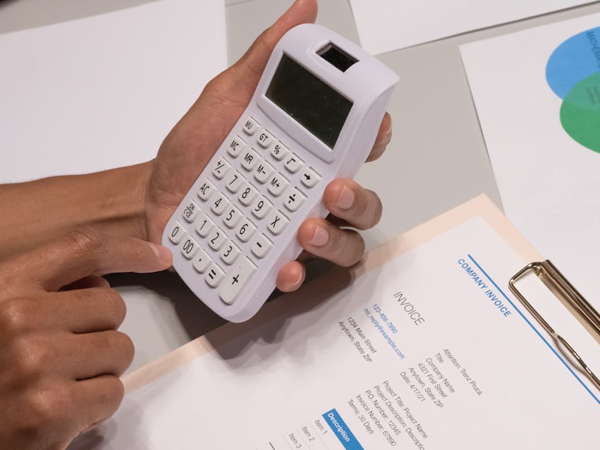 Team reviewing invoices at a monitor